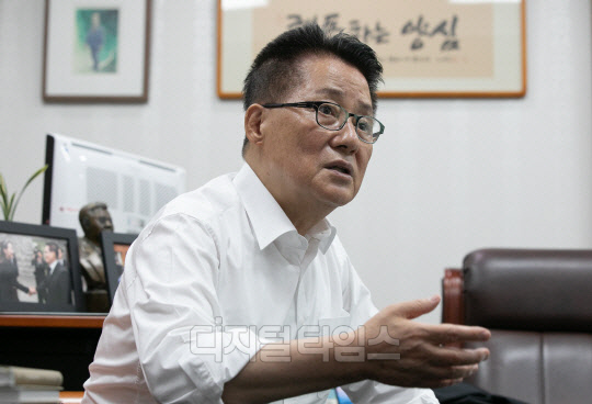 박지원 더불어민주당 의원. 박동욱 기자 fufus@